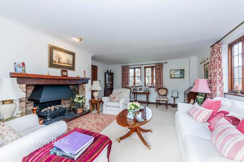 Garrick House Snows Ride, Windlesham, GU20 6PE