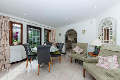 Garrick House Snows Ride, Windlesham, GU20 6PE