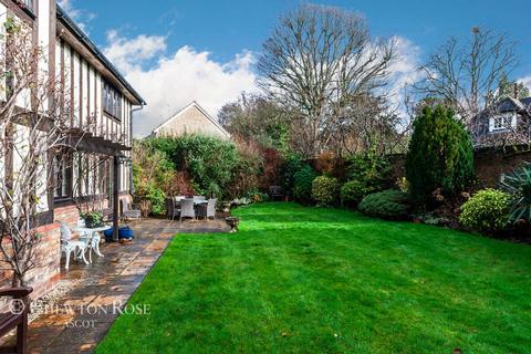 Garrick House Snows Ride, Windlesham, GU20 6PE