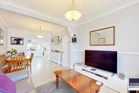 3 bedroom terraced house for sale - Berkley Avenue, Waltham Cross EN8