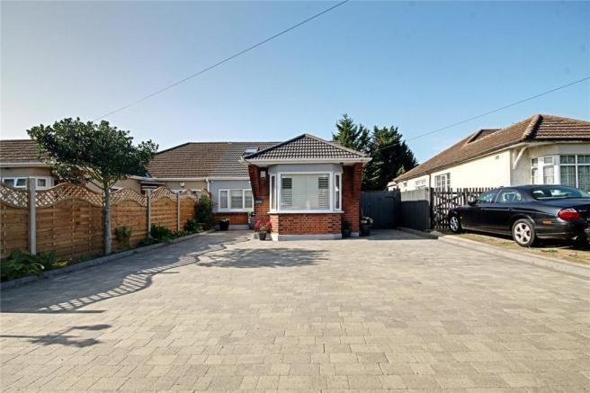 Pick Hill, Waltham Abbey EN9 6 bed semi-detached bungalow for sale - £ ...