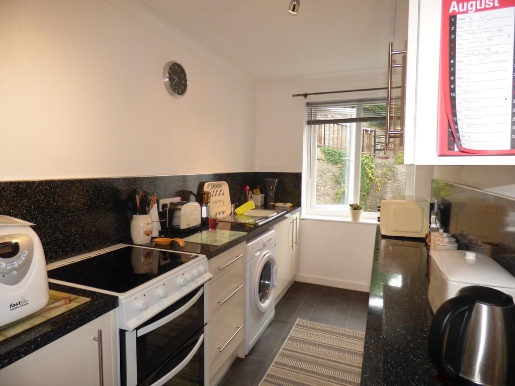 College Road, Newton Abbot 2 bed £750 pcm (£173 pw)