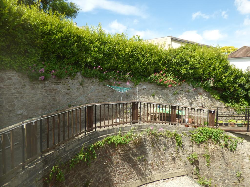 College Road, Newton Abbot 2 bed to rent £875 pcm (£202 pw)