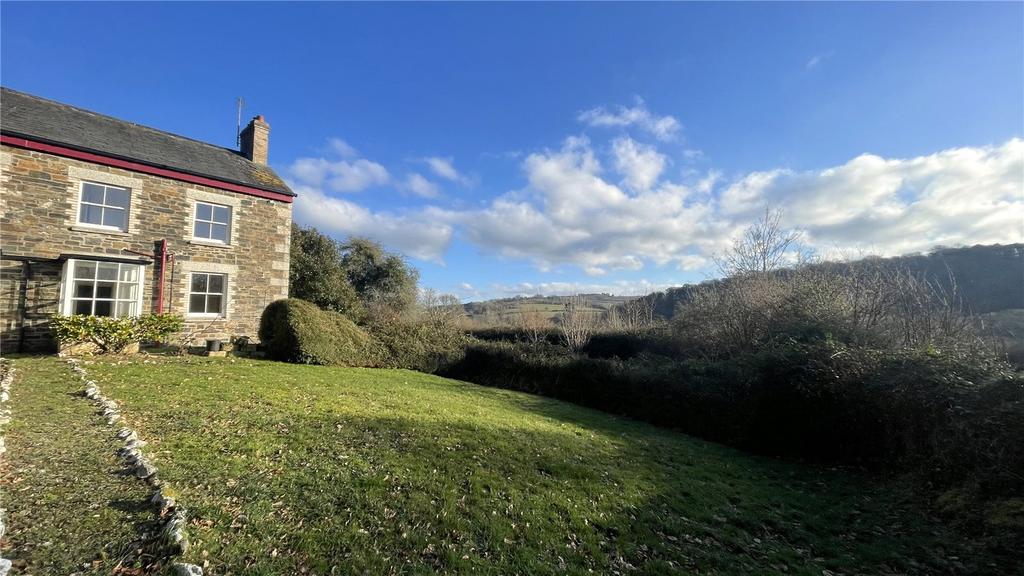 Bodmin, Cornwall PL30 2 bed semidetached house for sale £250,000