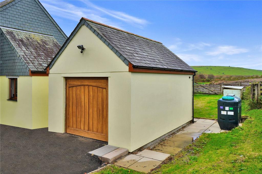 Launceston, Cornwall PL15 3 bed detached house for sale £330,000