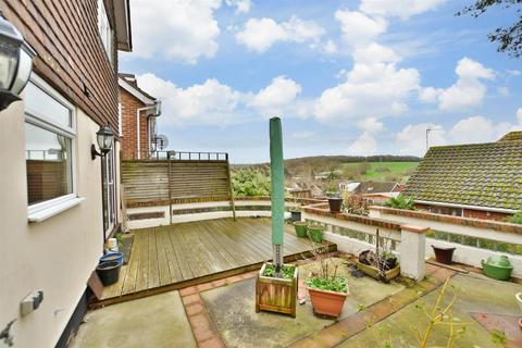 49 Castlefields, Istead Rise, Gravesend, DA13 9EJ