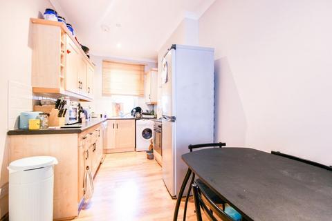 2 bedroom apartment to rent, Lower Richmond Road, London, SW15