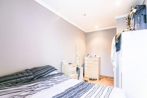 2 bedroom apartment to rent - Lower Richmond Road, London, SW15