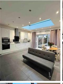 2 bedroom apartment to rent, The Roundway, London, N17