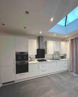 2 bedroom apartment to rent, The Roundway, London, N17