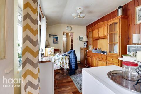 151 Chandos Road, London, E15 1TX