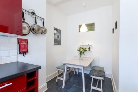 2 bedroom flat to rent, 2509L Annfield Street, Edinburgh, EH6 4JJ