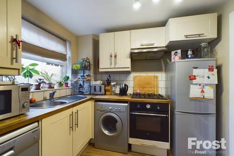 2 bedroom maisonette for sale, The Maltings, Church Street, Staines-upon-Thames, Surrey, TW18