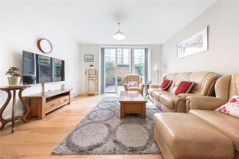 2 bedroom maisonette to rent, Narrowboat Avenue, Brentford, TW8
