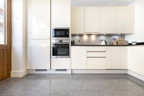 2 bedroom maisonette to rent, Narrowboat Avenue, Brentford, TW8