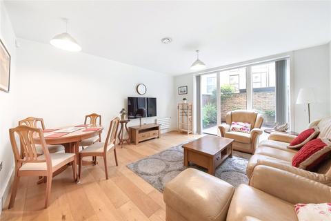 2 bedroom maisonette to rent, Narrowboat Avenue, Brentford, TW8