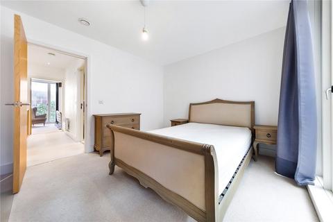 2 bedroom maisonette to rent, Narrowboat Avenue, Brentford, TW8