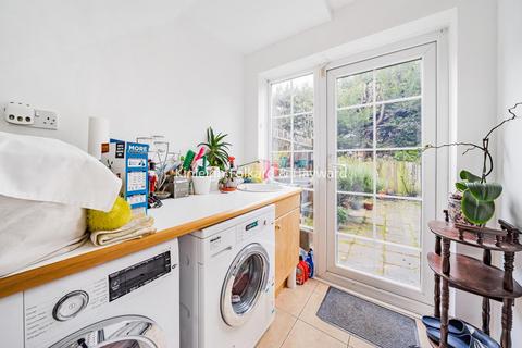 9 Thirlmere Rise, Bromley, BR1 4HY