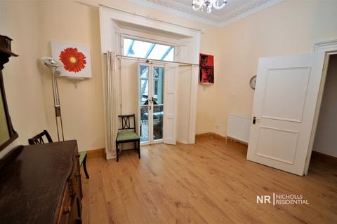 3 bedroom ground floor maisonette to rent, Worple Road, Epsom, Surrey. KT18