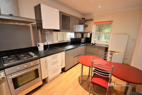 5 bedroom ground floor maisonette to rent, Worple Road, Epsom, Surrey. KT18