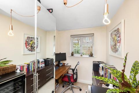 11 Barry Walk, Brighton, BN2 0HP
