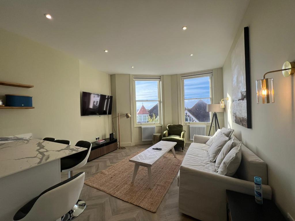 Denmark Terrace, Brighton, East... 2 bed apartment to rent £1,800 pcm