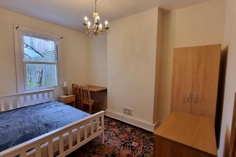 4 bedroom house share to rent, Cobden Road, Worthing, BN11 4BD