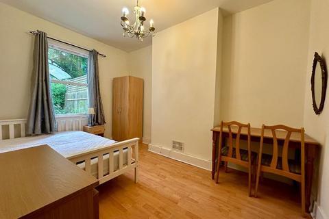4 bedroom house share to rent, Cobden Road, Worthing, BN11 4BD