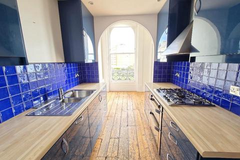 4 bedroom flat to rent, Medina Terrace, Hove, East Sussex, BN3 2WL