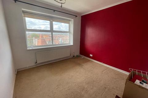 3 bedroom apartment to rent, Kingsway, Hove, BN3 4FT