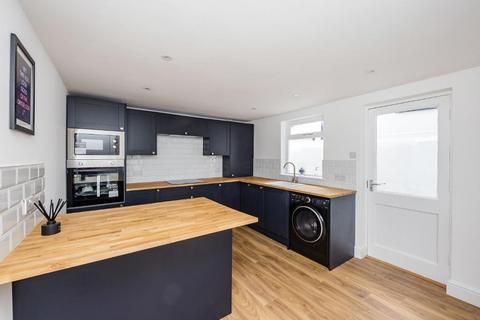 4 bedroom terraced house to rent, Wenban Road, Worthing, West Sussex, BN11 1HY