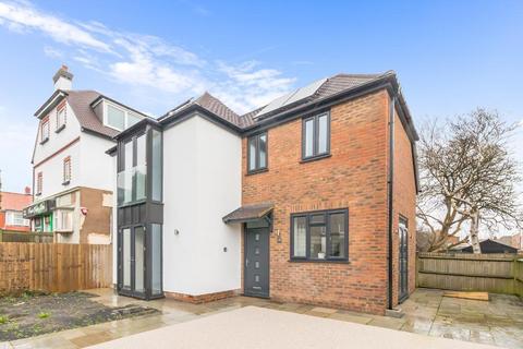 3 bedroom detached house to rent, Coleman Avenue, Hove, East Sussex, BN3 5ND