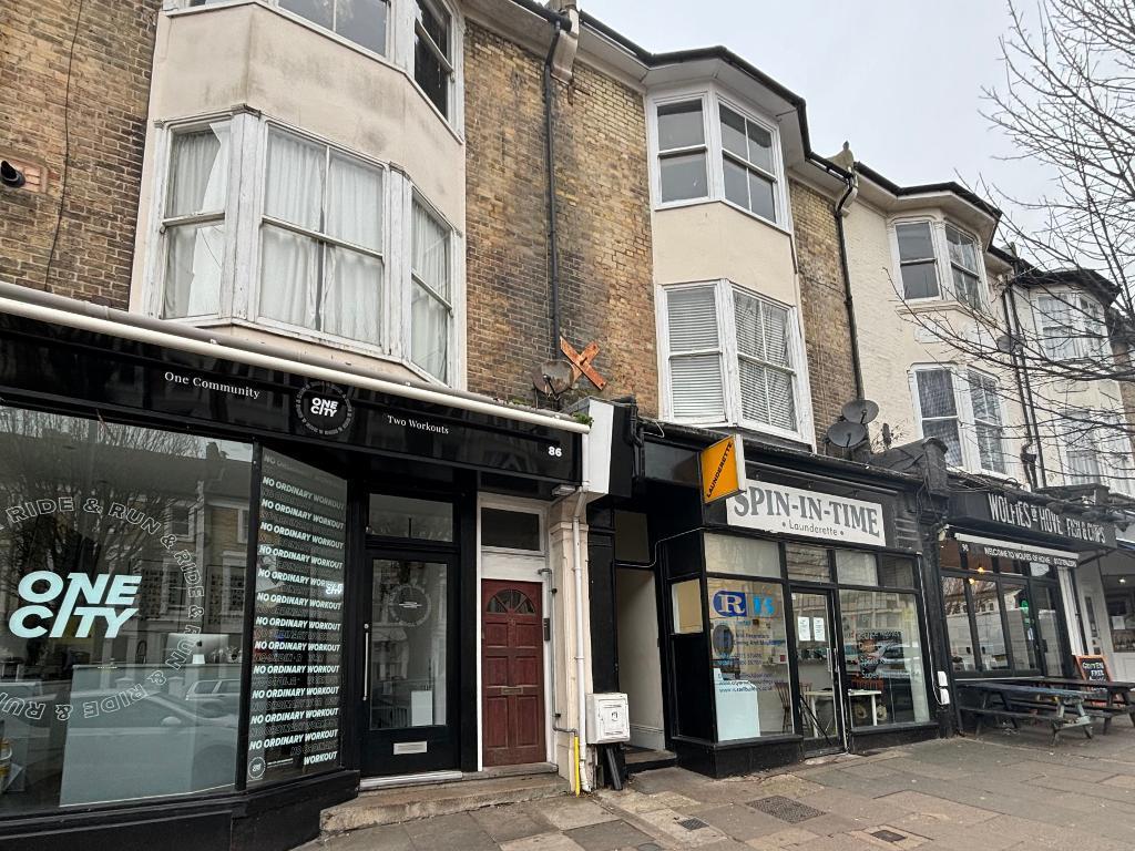 Hove BN3 3 bed flat to rent £1,600 pcm (£369 pw)