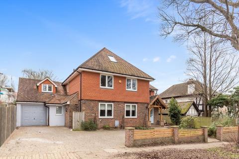 6 bedroom detached house to rent, Shirley Drive, Hove, BN3 6NQ