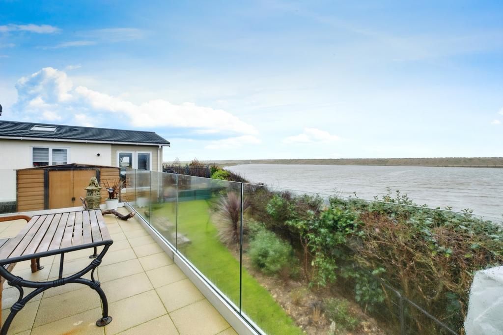 Solent Grange, MilfordOnSea, Hampshire, SO41 2 bed park home for sale