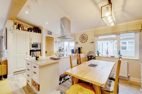 2 bedroom park home for sale, Milford-On-Sea, Hampshire, SO41