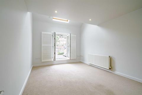 2 bedroom flat for sale, Allbrook House, Chorleywood WD3