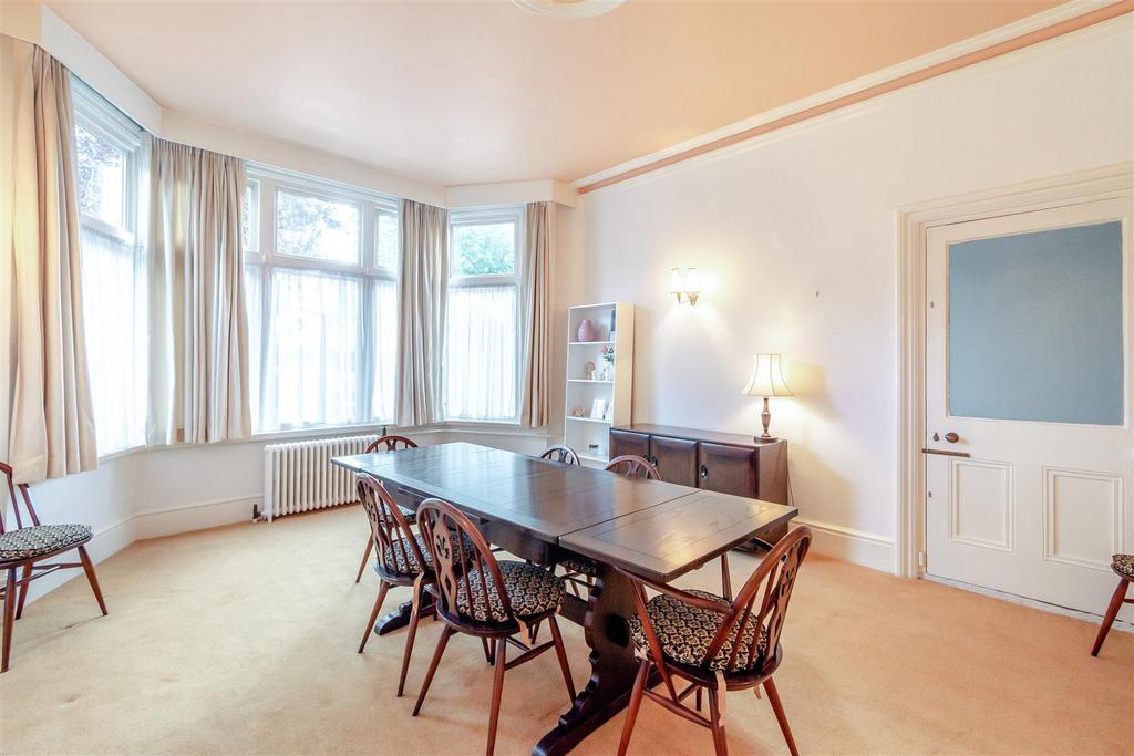 8574303-interior10.jpg