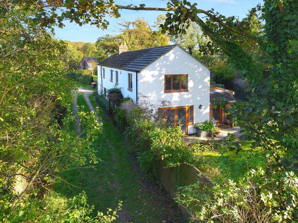 Bury Lane, Streatley, Bedfordshire, LU3 3 bed character property for