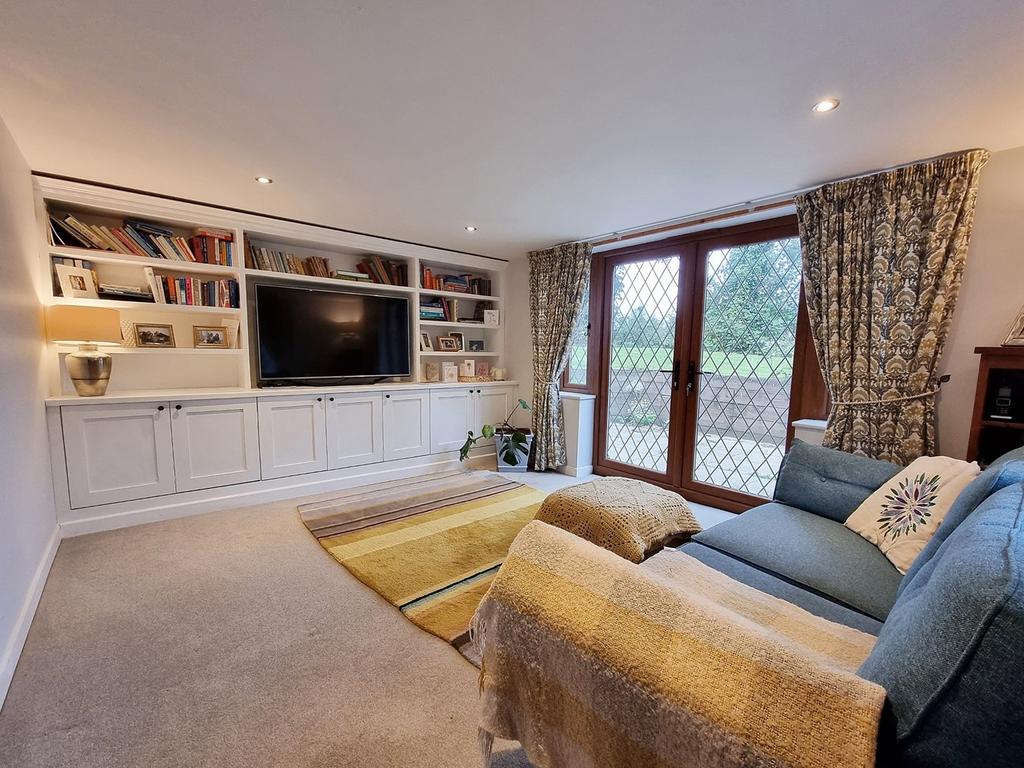 Bury Lane, Streatley, Bedfordshire, LU3 3 bed character property for