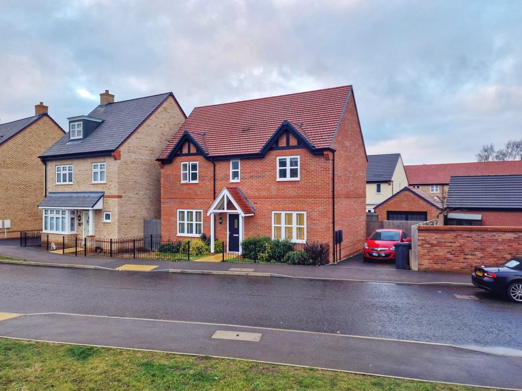 Poppy Drive, Ampthill, Bedfordshire, MK45 4 bed detached house for sale