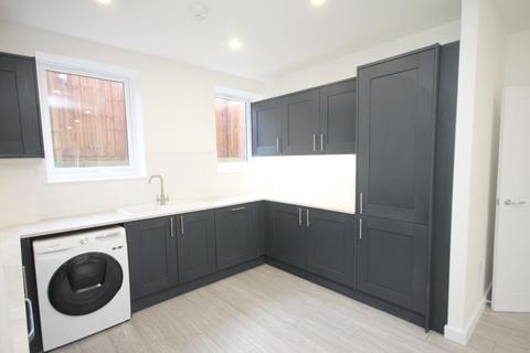 2 bedroom flat to rent, 106b Old Bedford Road, Luton, LU2