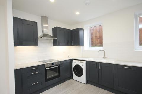 2 bedroom flat to rent, 106b Old Bedford Road, Luton, LU2