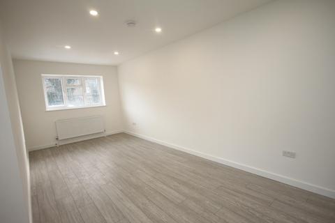 2 bedroom flat to rent, 106b Old Bedford Road, Luton, LU2