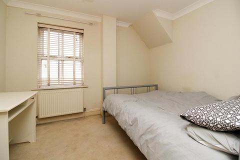 4 bedroom flat for sale, Nunns Road, CO1