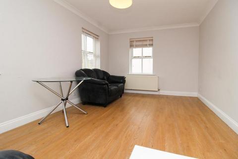 4 bedroom flat for sale, Nunns Road, CO1