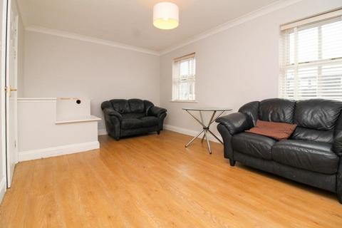 4 bedroom flat for sale, Nunns Road, CO1