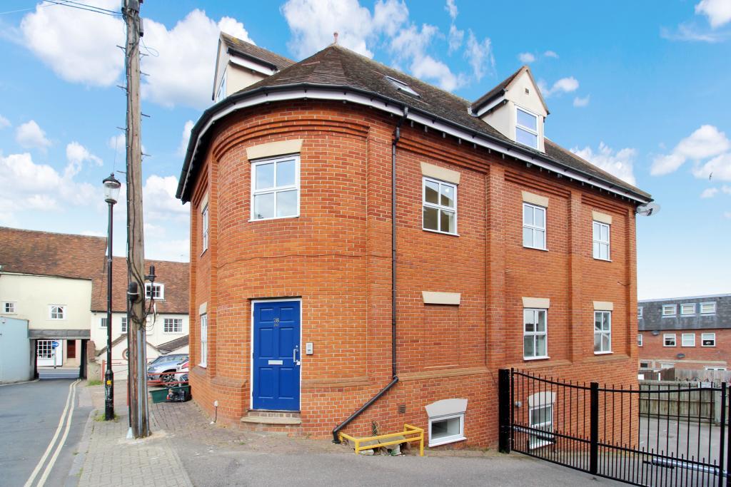 A lovely 4-bedroom flat for sale
