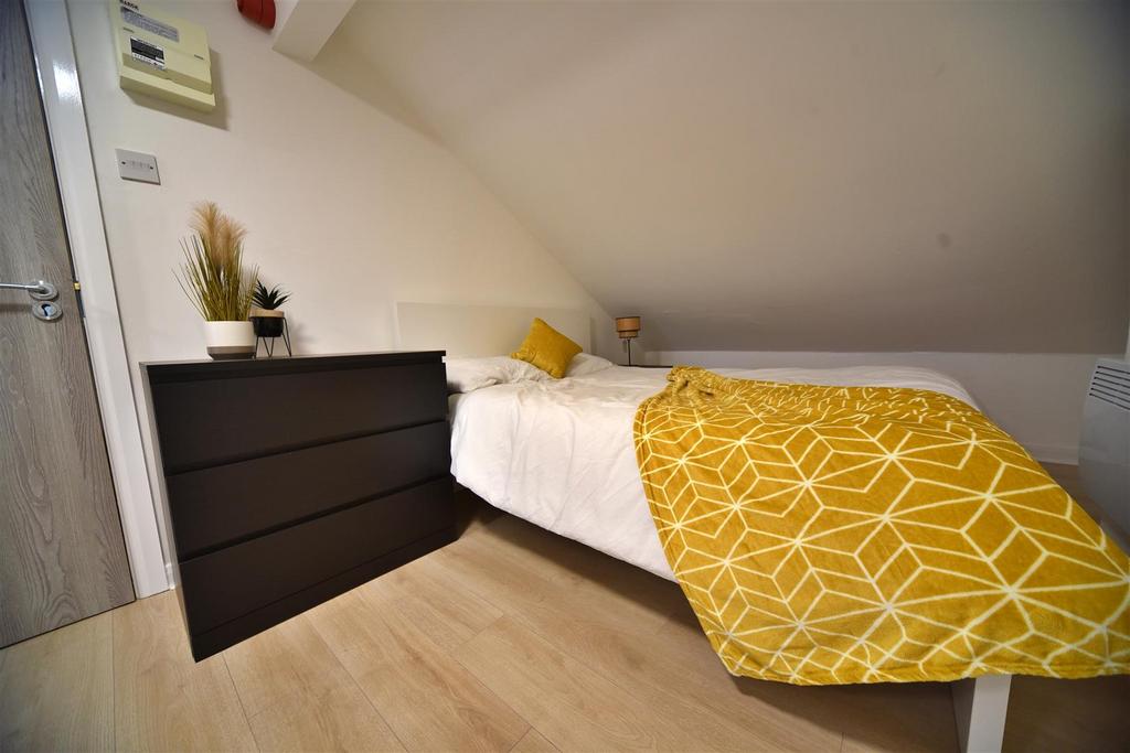 Middlesbrough TS1 1 bed apartment to rent £775 pcm (£179 pw)