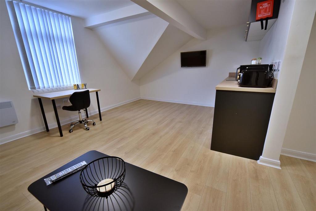 165 AR Room18 05.JPG